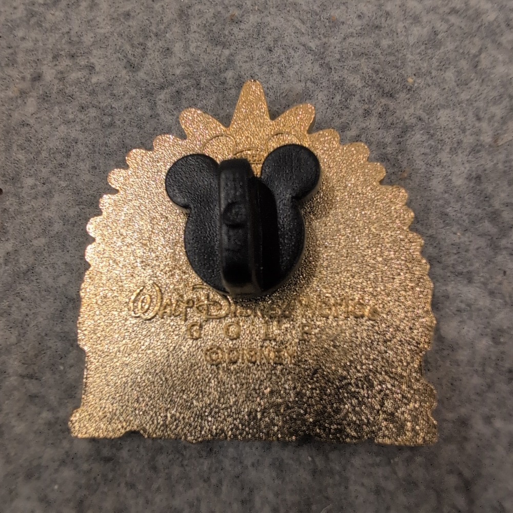 Walt Disney World Disney's Palm Golf Course Enamel Pin Gold Tone Mickey Back - Picture 3 of 3